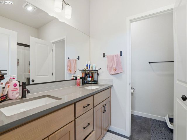 3382 Se BROOKWOOD Ave, Hillsboro, OR 97123