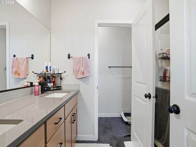 3382 Se BROOKWOOD Ave, Hillsboro, OR 97123