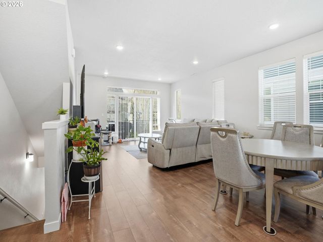 3382 Se BROOKWOOD Ave, Hillsboro, OR 97123