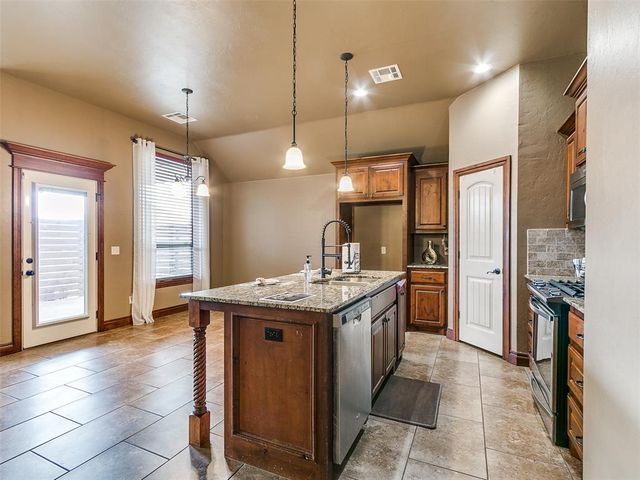 2100 SE 5th Street, Moore, OK 73160