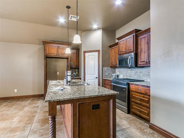 2100 SE 5th Street, Moore, OK 73160