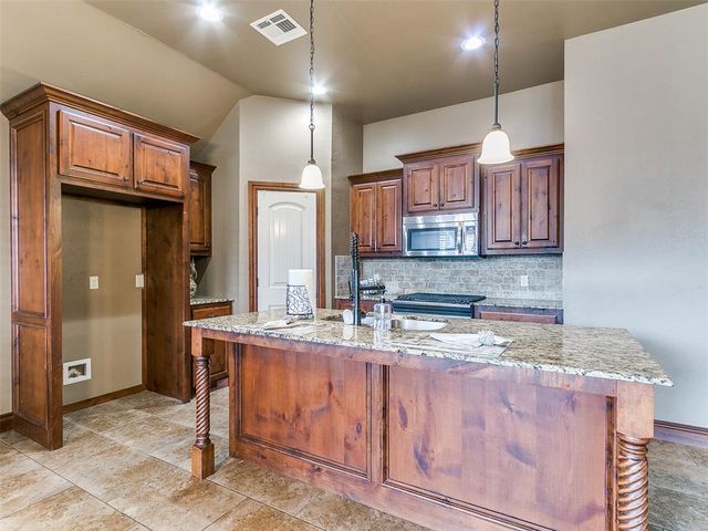 2100 SE 5th Street, Moore, OK 73160