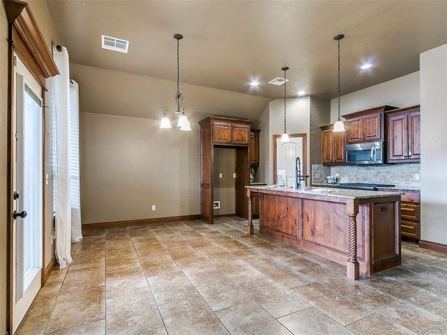 2100 SE 5th Street, Moore, OK 73160