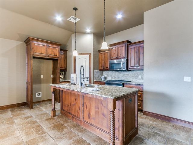 2100 SE 5th Street, Moore, OK 73160