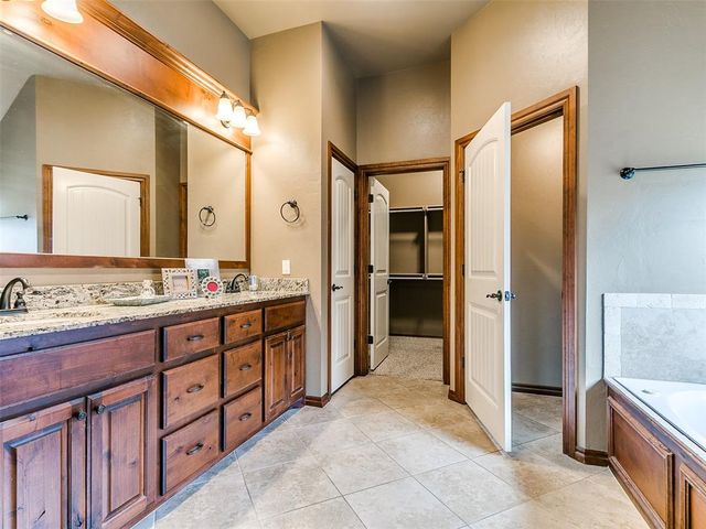 2100 SE 5th Street, Moore, OK 73160