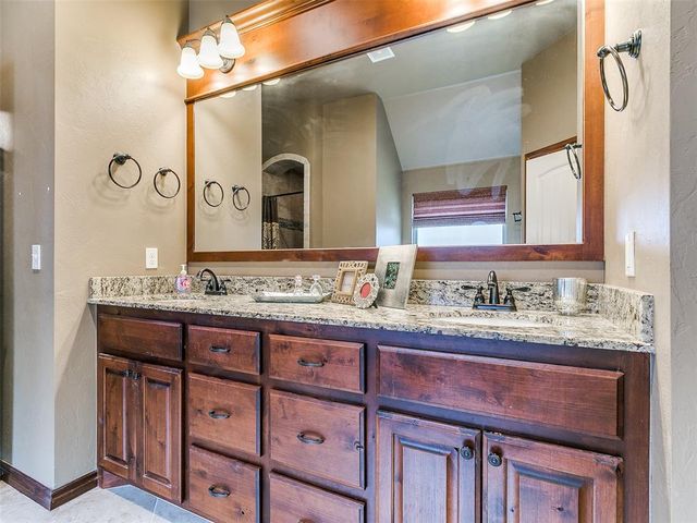 2100 SE 5th Street, Moore, OK 73160