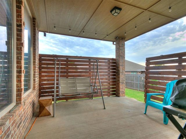 2100 SE 5th Street, Moore, OK 73160