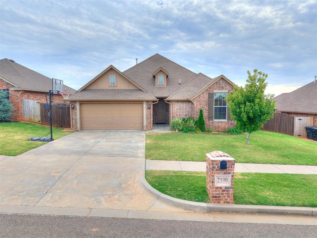 2100 SE 5th Street, Moore, OK 73160