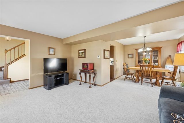 605 Claymont Court, Algonquin, IL 60102