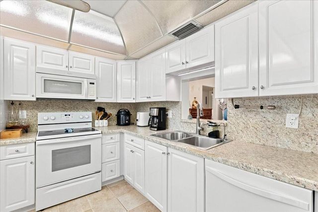 2304 LUCAYA Lane C1, Coconut Creek, FL 33066