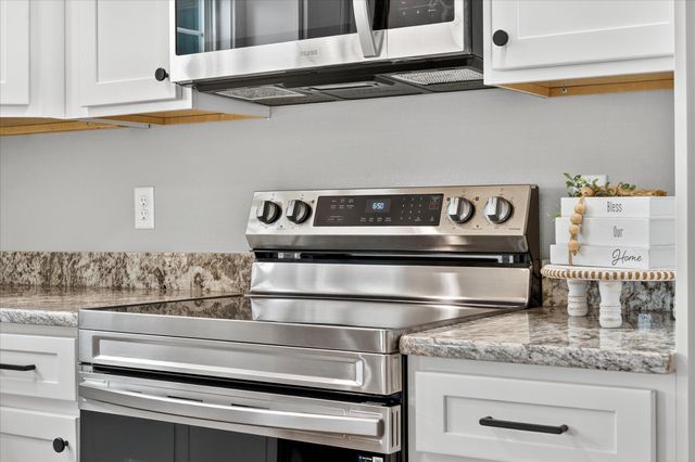 000 South 82nd Road, Bolivar, MO 65613