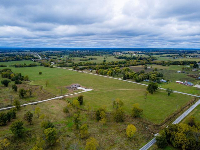 000 South 82nd Road, Bolivar, MO 65613