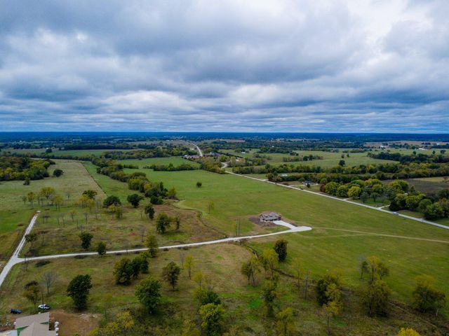 000 South 82nd Road, Bolivar, MO 65613