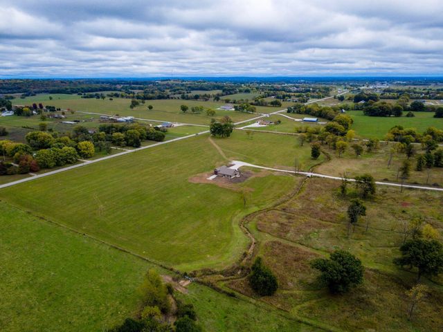 000 South 82nd Road, Bolivar, MO 65613