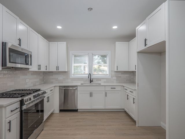 8504 S Baltimore Avenue, Chicago, IL 60617
