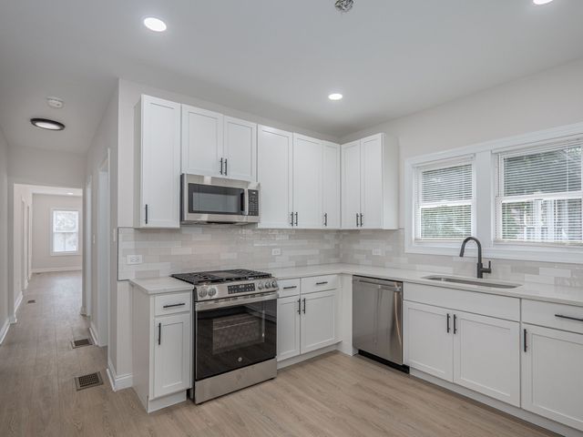 8504 S Baltimore Avenue, Chicago, IL 60617