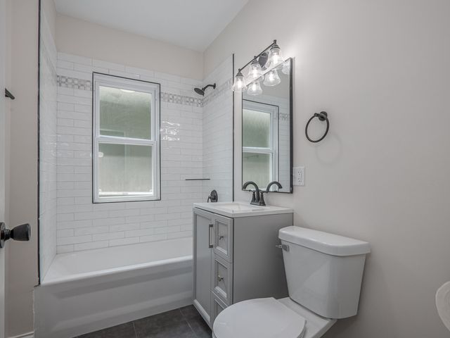 8504 S Baltimore Avenue, Chicago, IL 60617