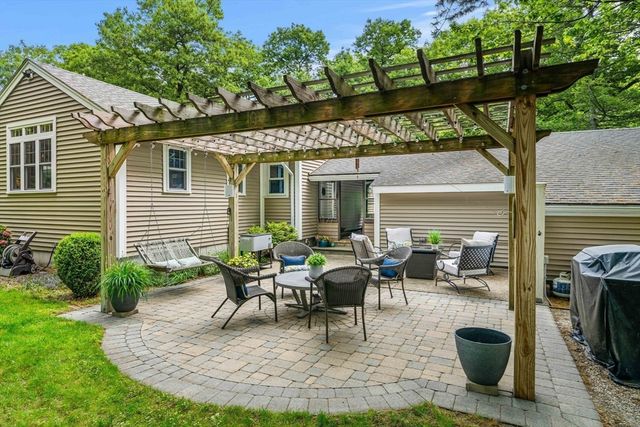 18 Gleason Rd, Reading, MA 01867