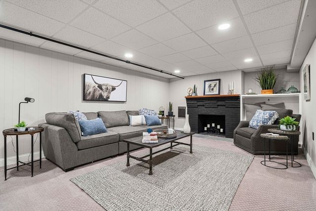 18 Gleason Rd, Reading, MA 01867
