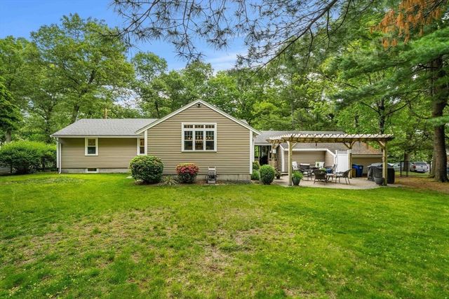 18 Gleason Rd, Reading, MA 01867