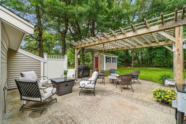 18 Gleason Rd, Reading, MA 01867