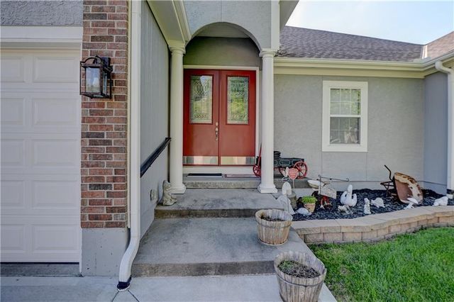 1018 N Old Mill Road, Independence, MO 64056