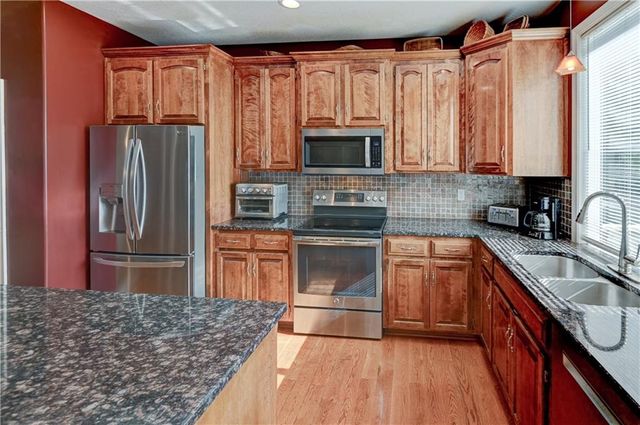 1018 N Old Mill Road, Independence, MO 64056