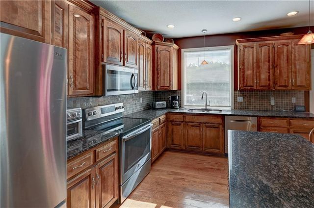 1018 N Old Mill Road, Independence, MO 64056