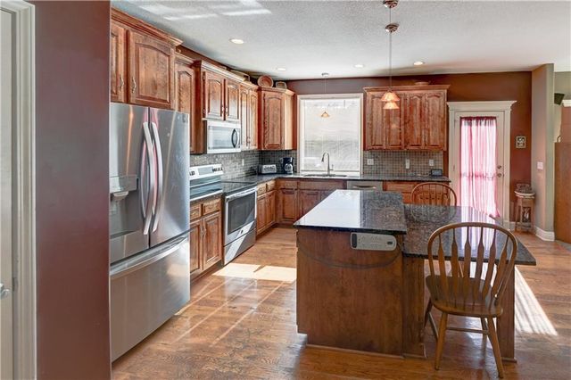 1018 N Old Mill Road, Independence, MO 64056