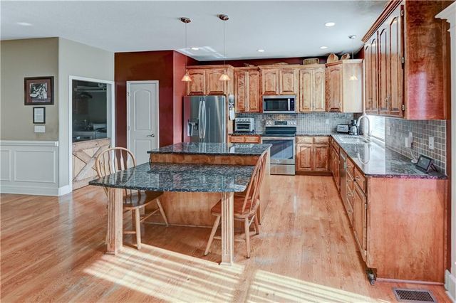 1018 N Old Mill Road, Independence, MO 64056