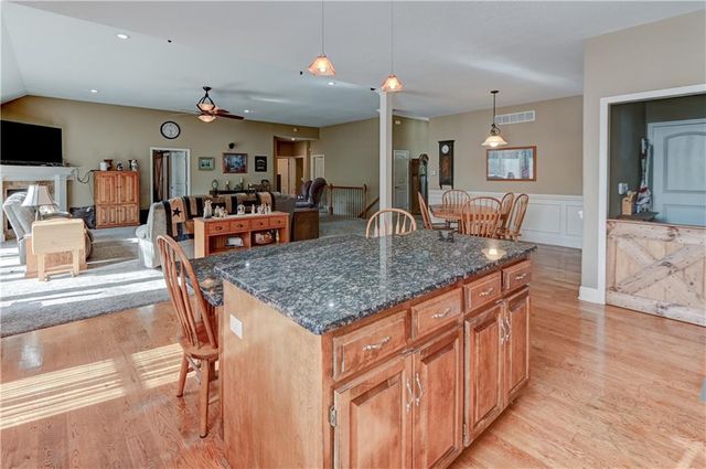 1018 N Old Mill Road, Independence, MO 64056