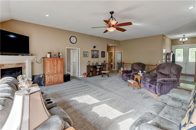 1018 N Old Mill Road, Independence, MO 64056