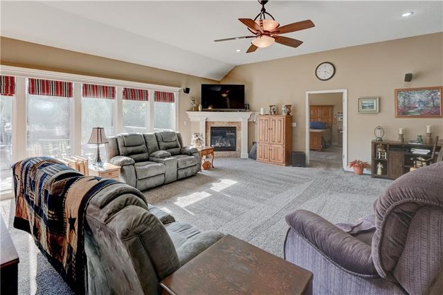 1018 N Old Mill Road, Independence, MO 64056