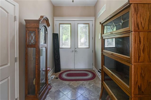 1018 N Old Mill Road, Independence, MO 64056