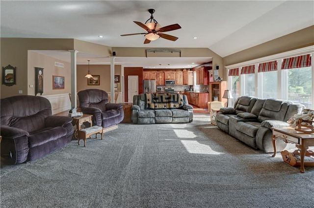 1018 N Old Mill Road, Independence, MO 64056