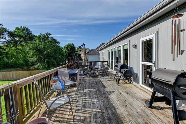 1018 N Old Mill Road, Independence, MO 64056