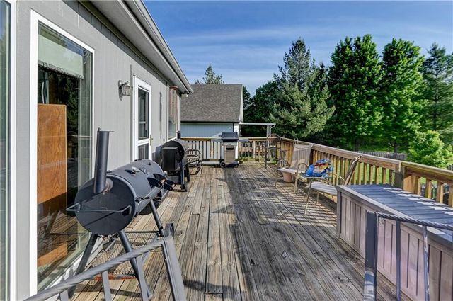 1018 N Old Mill Road, Independence, MO 64056