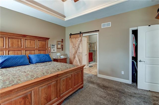 1018 N Old Mill Road, Independence, MO 64056