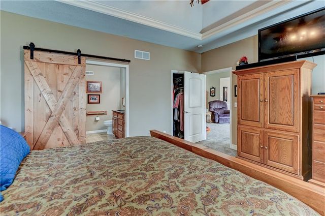 1018 N Old Mill Road, Independence, MO 64056