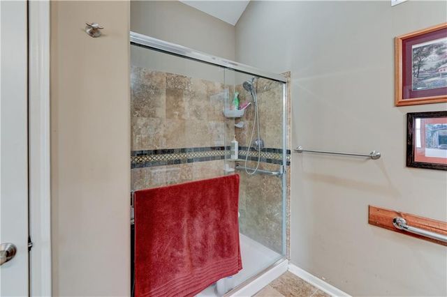 1018 N Old Mill Road, Independence, MO 64056