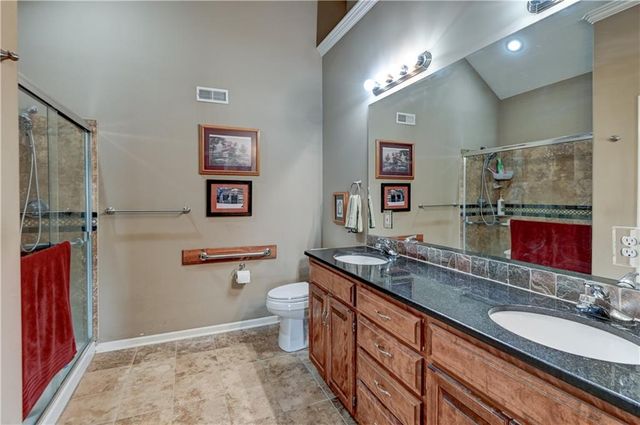 1018 N Old Mill Road, Independence, MO 64056