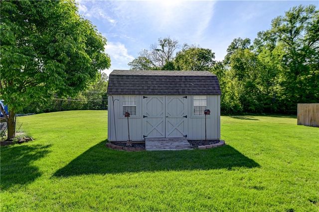 1018 N Old Mill Road, Independence, MO 64056