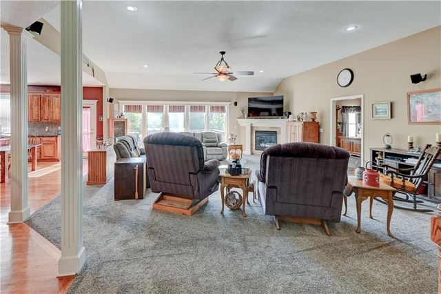 1018 N Old Mill Road, Independence, MO 64056