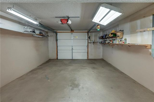 1018 N Old Mill Road, Independence, MO 64056