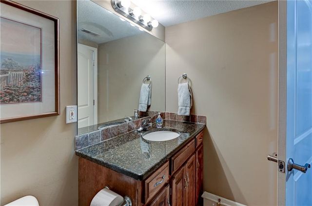 1018 N Old Mill Road, Independence, MO 64056