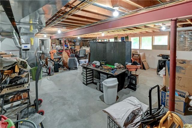 1018 N Old Mill Road, Independence, MO 64056