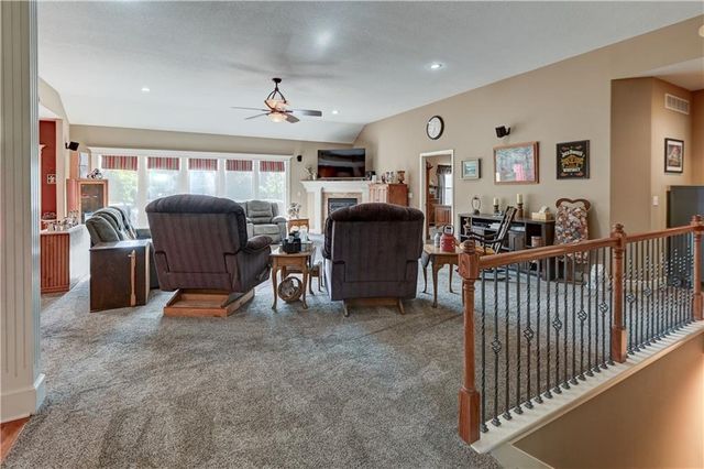 1018 N Old Mill Road, Independence, MO 64056