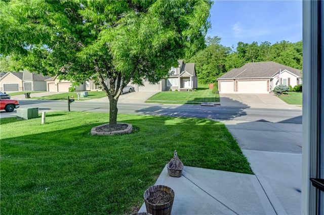 1018 N Old Mill Road, Independence, MO 64056