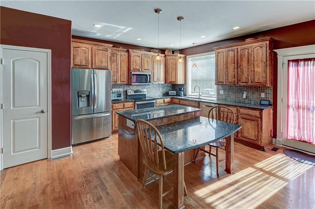 1018 N Old Mill Road, Independence, MO 64056