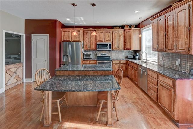 1018 N Old Mill Road, Independence, MO 64056